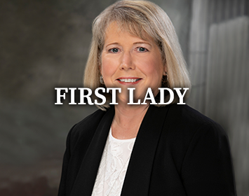 View First Lady Teresa Parson's website