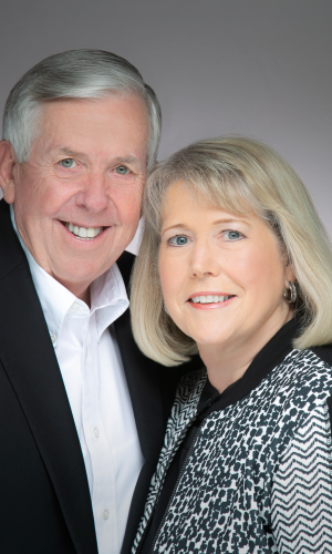 Official Portrait of Missouri Governor Michael L. Parson and First Lady Teresa Parson